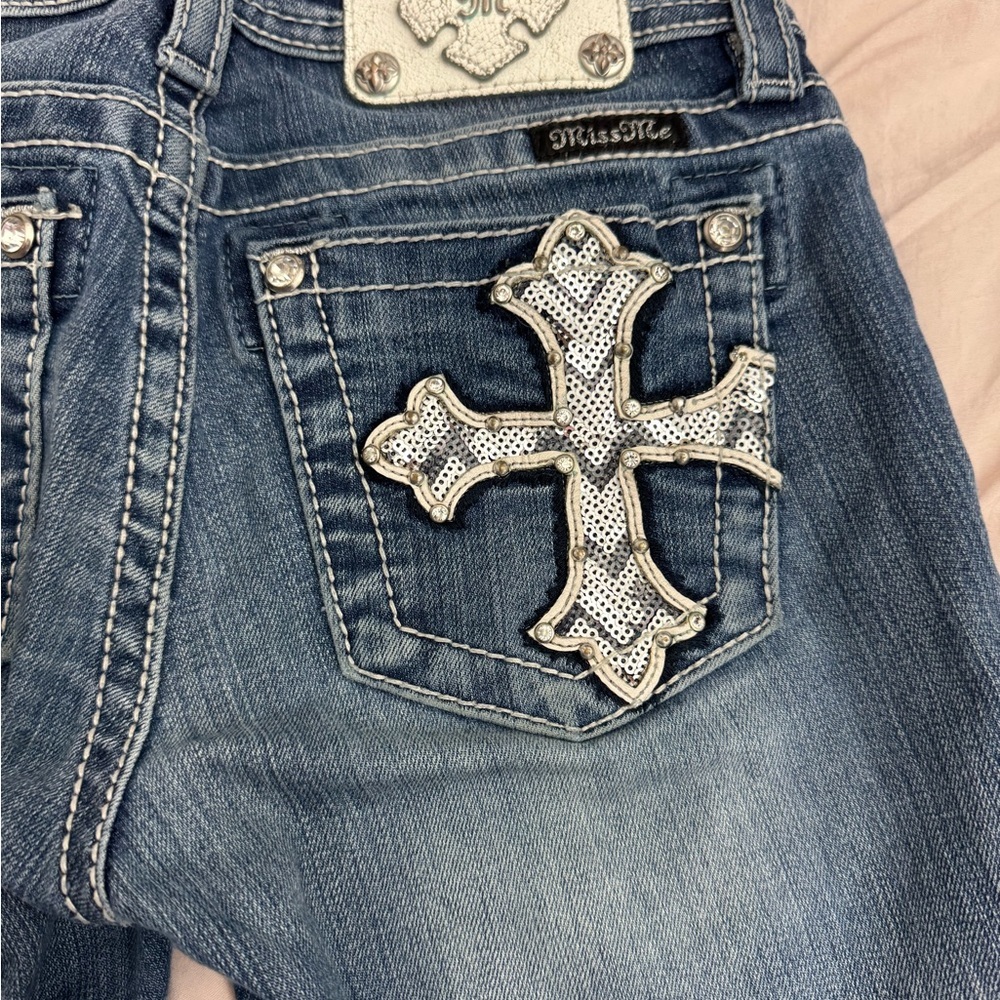 Miss Me Faded Blue Cropped Jeans - Picture 4 of 8
